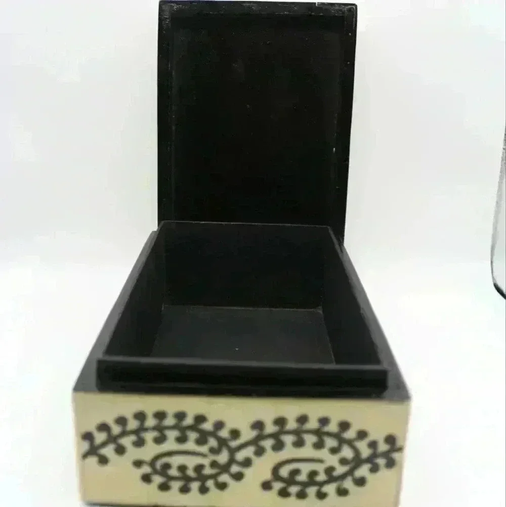 VINTAGE RARE INDIAN WOODEN BOX WITH COLOR BLACK DETAILS BOX COLOR TAN